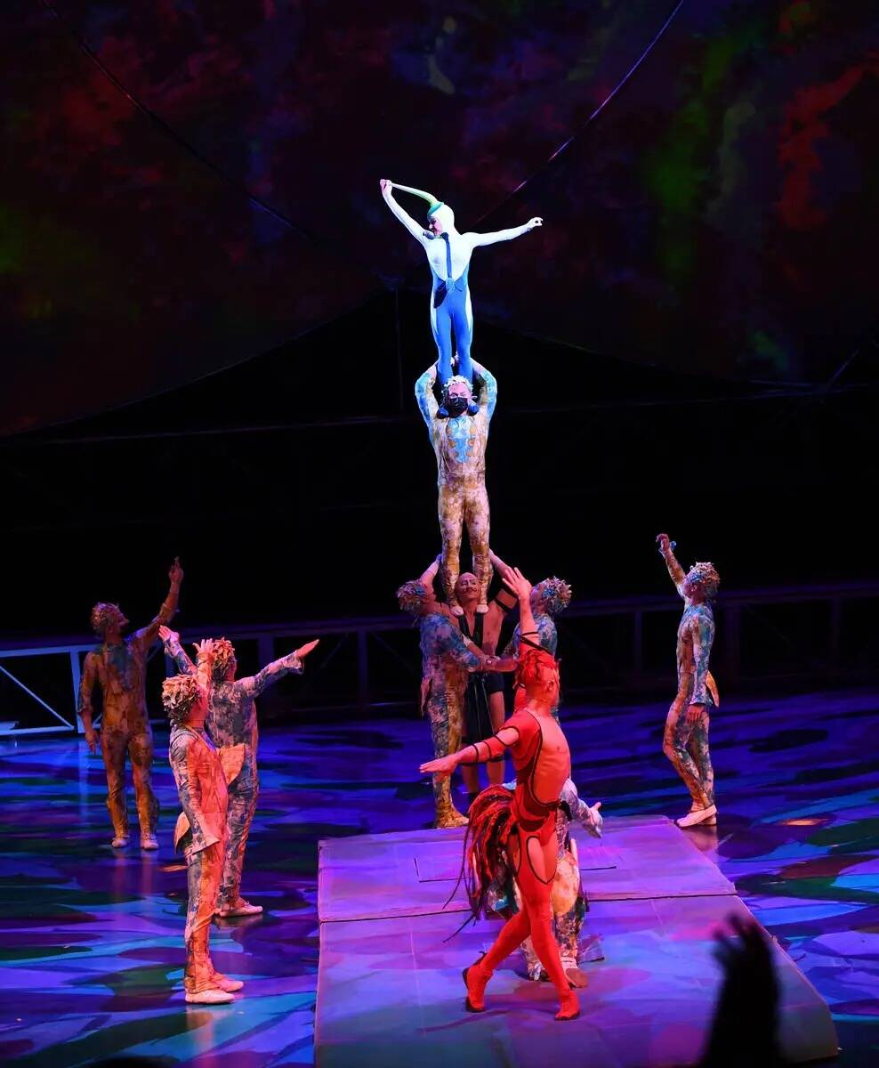 Los artistas de "Mystère" del Cirque du Soleil se presentan en la reapertura de "Mystère" en ...