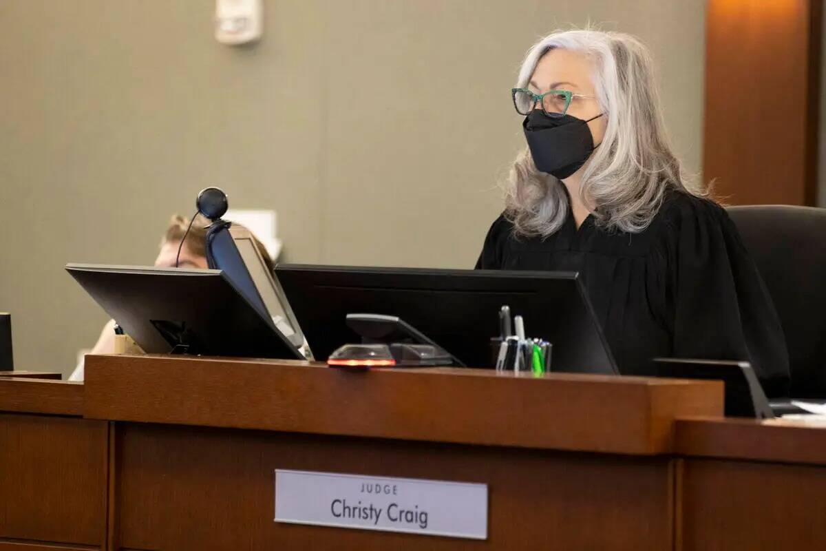 La jueza Christy Craigs, habla durante la audiencia de competencia para Mohammed Mesmarian, no ...
