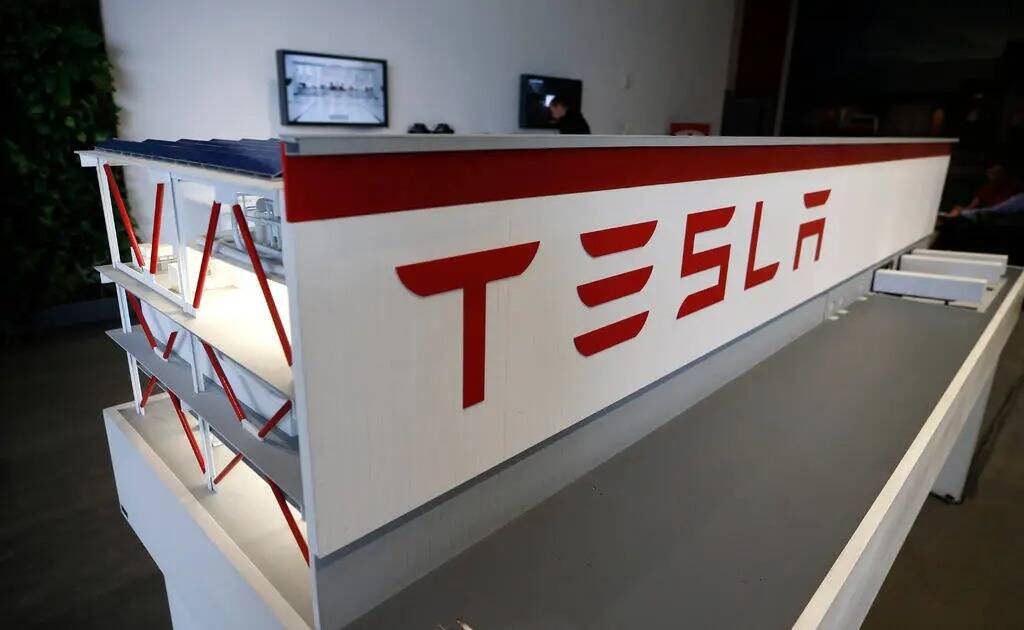 Tesla Gigafactory, al este de Reno, vista el martes 4 de diciembre de 2018, ocupa una superfici ...