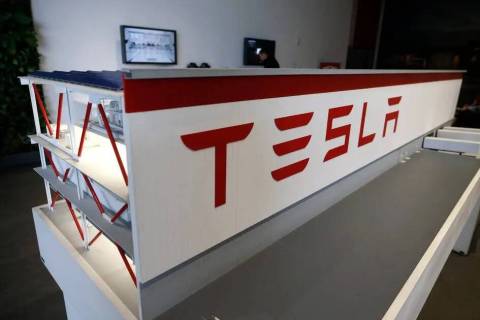 Tesla Gigafactory, al este de Reno, vista el martes 4 de diciembre de 2018, ocupa una superfici ...