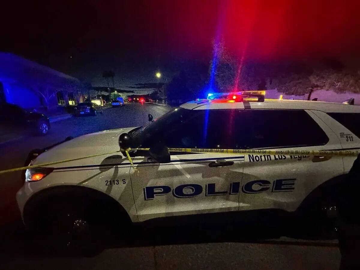 El Departamento de Policía de North Las Vegas investigaba un tiroteo en la cuadra 1000 de West ...