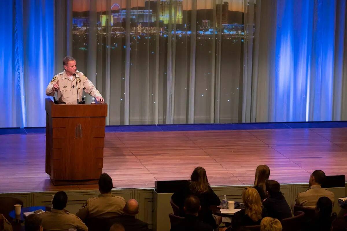 El alguacil Kevin McMahill pronuncia el discurso sobre el Estado del Departamento ante los miem ...