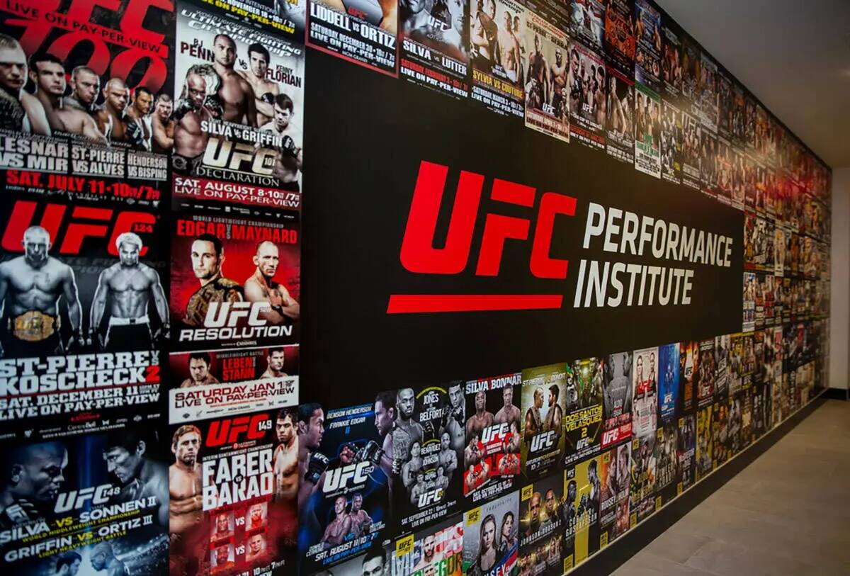 Eventos de peleas pasadas se muestran en una pared dentro de UFC Performance Institute ubicado ...
