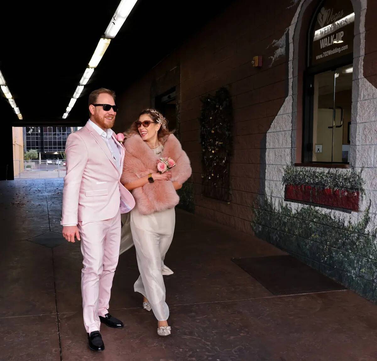 Tomasz Lindenberg y Anna Lacka de Polonia son vistos después de casarse en la capilla Vegas We ...