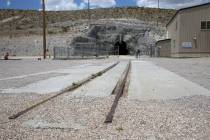 El portal sur de un túnel de cinco millas en Yucca Mountain a 90 millas al noroeste de Las Veg ...