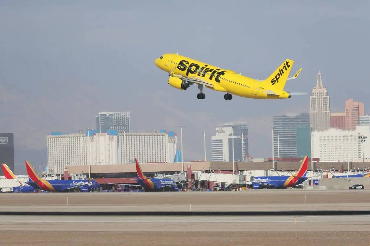 Un avión de Spirit Airlines despega del Aeropuerto Internacional Harry Reid de Las Vegas, el m ...