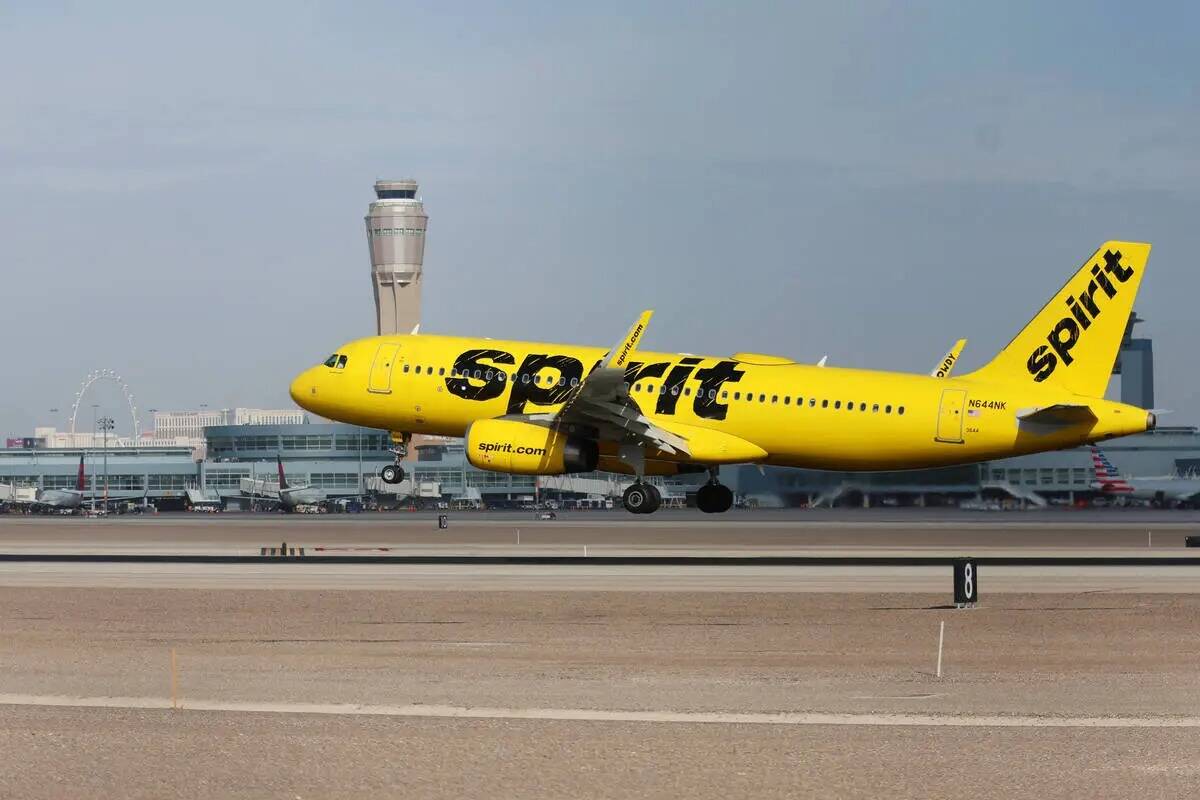 Un avión de Spirit Airlines llega al Aeropuerto Internacional Harry Reid de Las Vegas, el mart ...