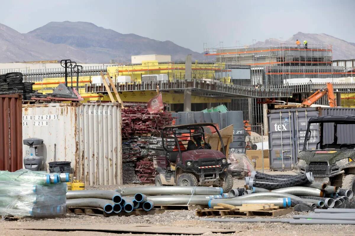 El proyecto del hotel Durango de Station Casinos está en construcción el viernes 17 de febrer ...
