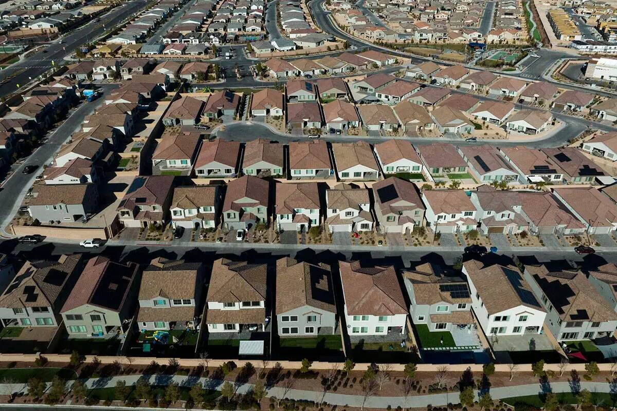 Fotografía aérea de una propiedad en el noroeste de Las Vegas, en Skye Canyon, el miércoles ...