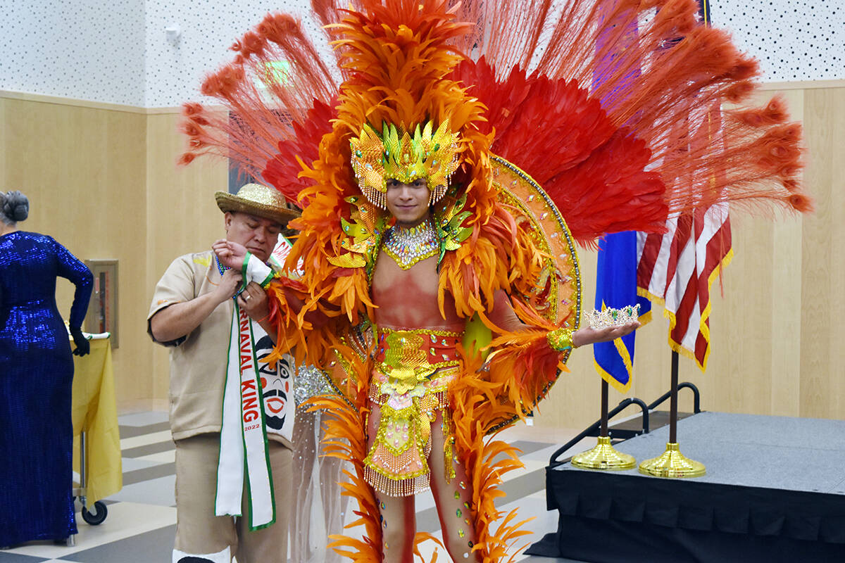 Coronan a Reinas y Reyes del Carnaval Internacional Las Vegas Mardi Gras. “Bolivia une al mun ...