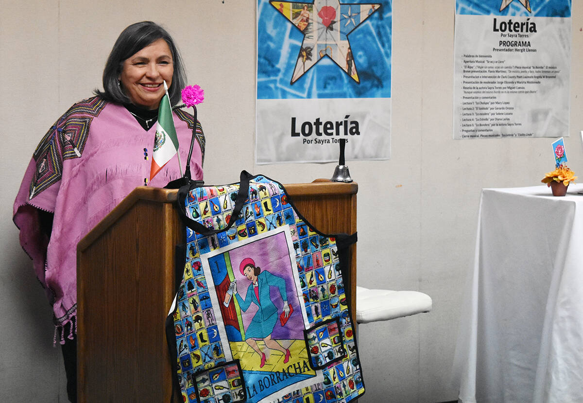 La escritora mexicana Sayra Torres presentó su libro “Lotería”. En la foto Irma Varela qu ...