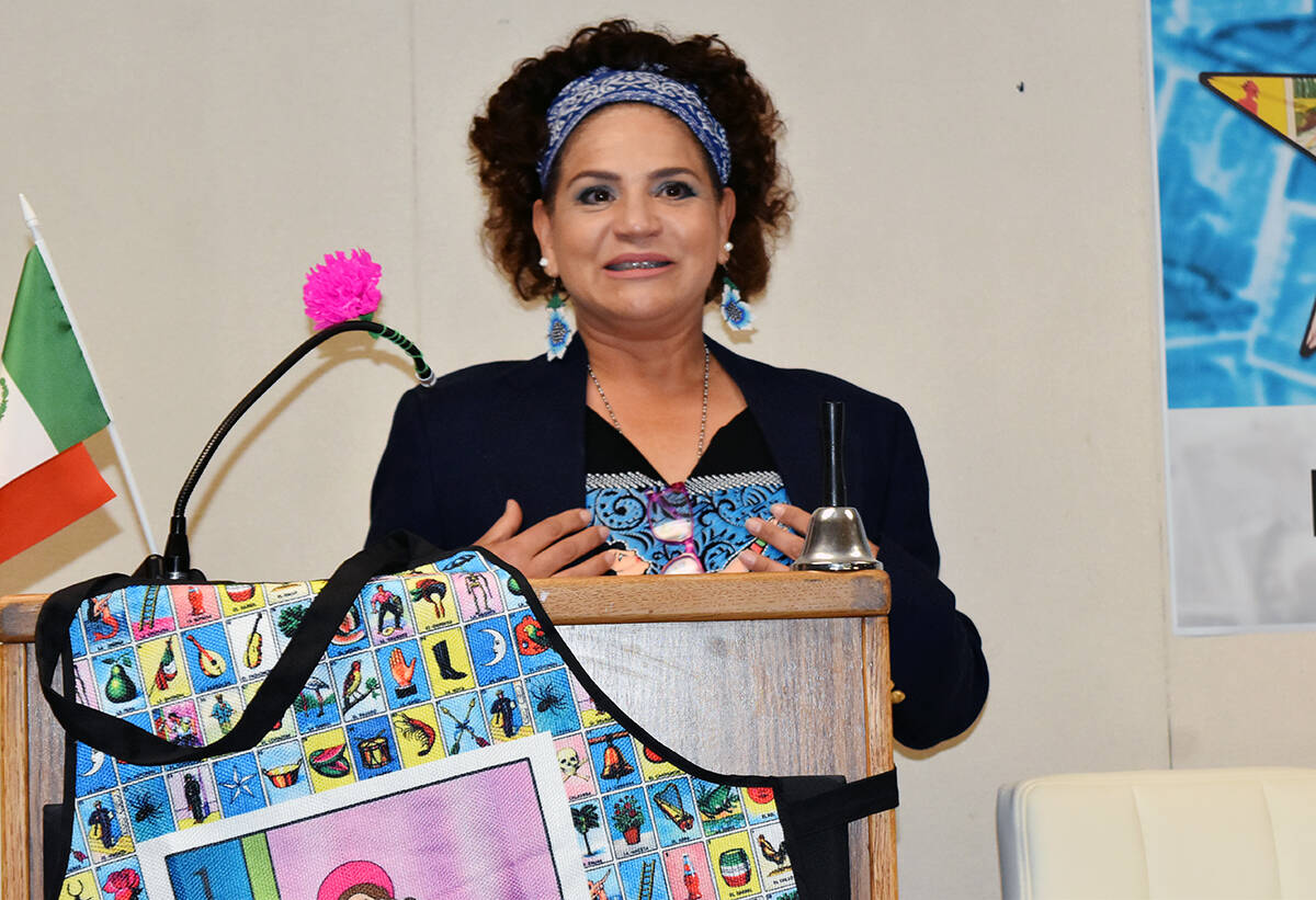 La escritora mexicana Sayra Torres presentó su libro “Lotería”. En la foto la conductora ...
