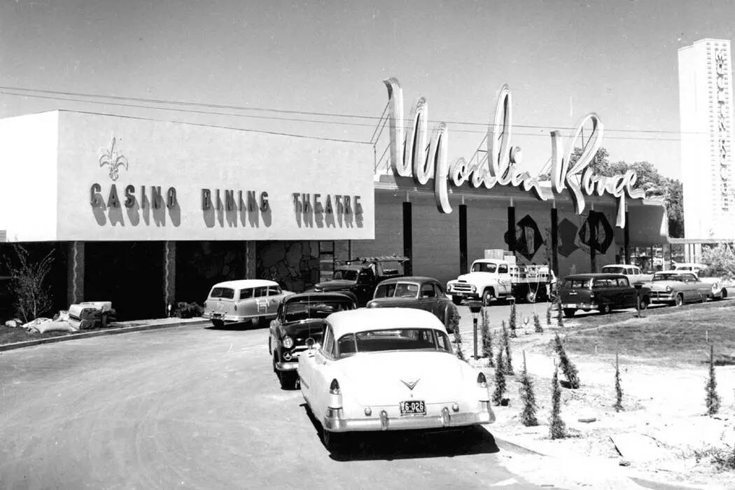 Se muestra el hotel-casino Moulin Rouge en 1955 en Las Vegas. (Cortesía del Museo y Sociedad H ...