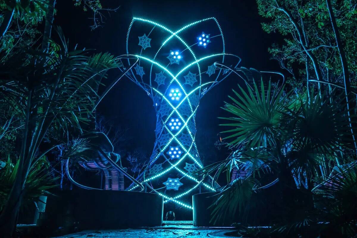 "Ilumina", de Pablo González Vargas, una escultura interactiva de luz y sonido de 37 pies de a ...