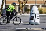 Saluda a M-Bot: un robot de seguridad que recorre el estacionamiento de M Resort