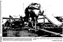 Una foto del Boeing 707 de Trans World Airlines bombardeado en la pista del Aeropuerto Nacional ...