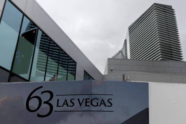 63, un nuevo complejo comercial en la intersección de Las Vegas Boulevard y Harmon Avenue, el ...