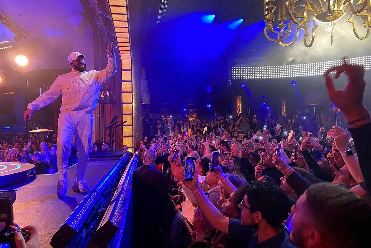 Drake se presenta en XS Nightclub at Encore en el Strip de Las Vegas en la madrugada del jueves ...