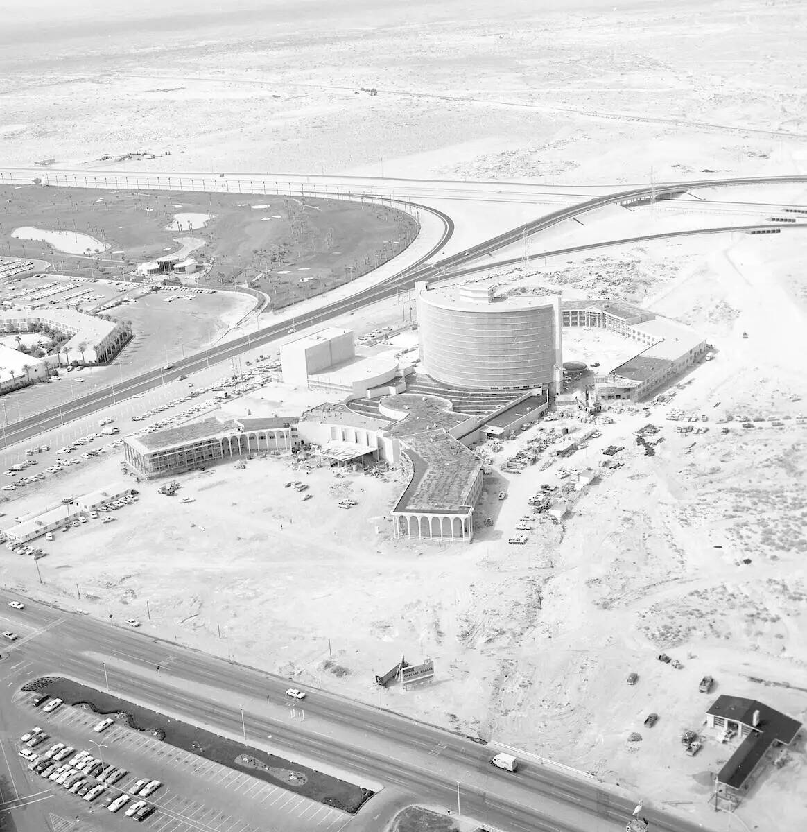 Una toma aérea del Caesars Palace el 25 de marzo de 1966. (Las Vegas News Bureau)