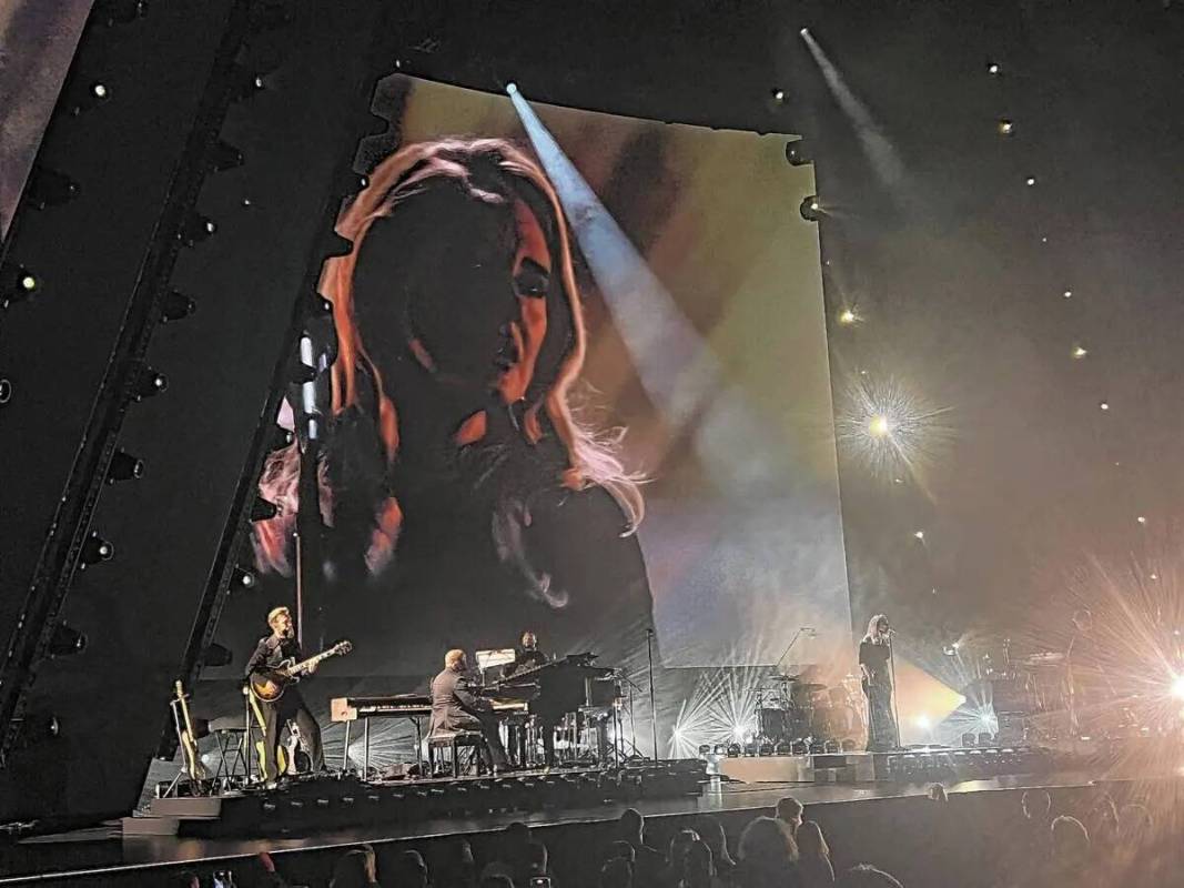 Adele se presenta en la noche inaugural de "Weekends With Adele" en Colosseum de Caesars Palace ...