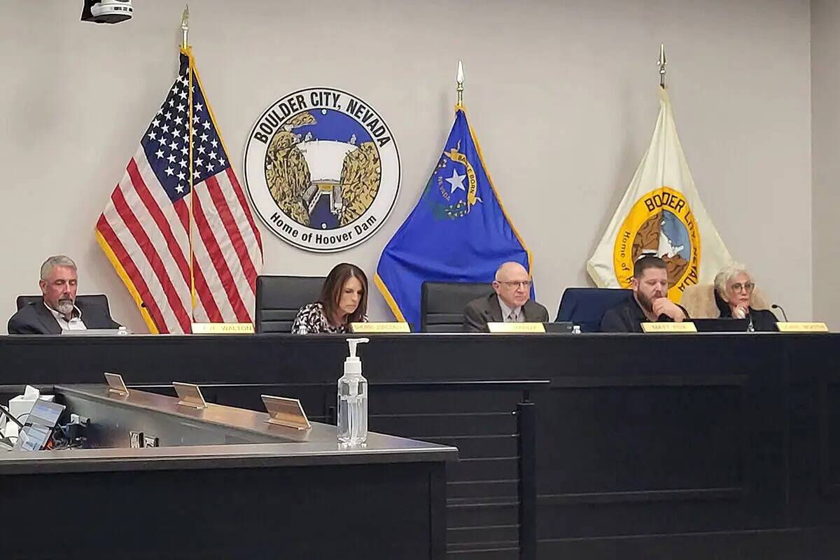 El Concejo de la Ciudad de Boulder City escuchó múltiples opciones para devolver las aguas re ...