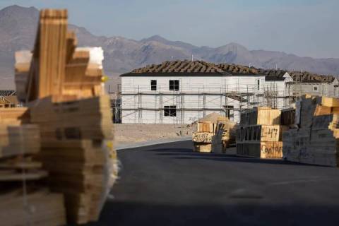 La nueva construcción de viviendas en Skye Canyon Master Planned Community en Las Vegas se ve ...