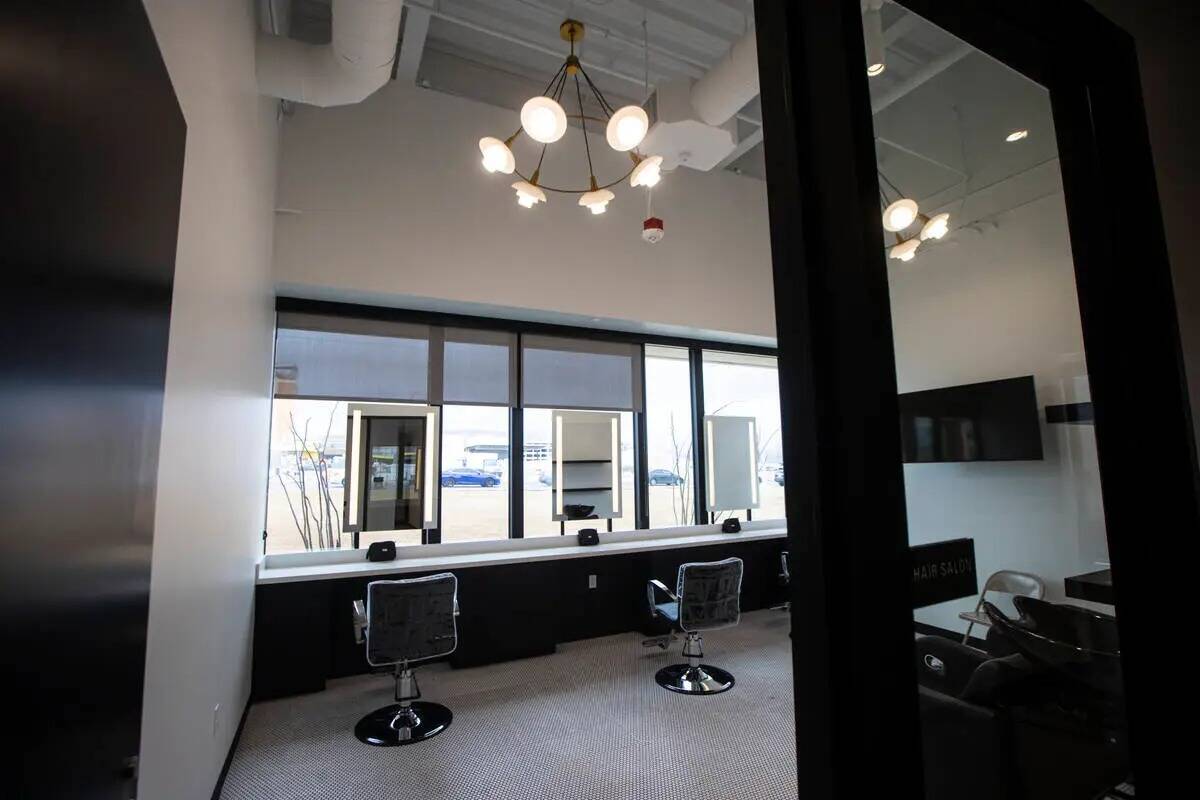 Se ve un salón de belleza durante una visita a las nuevas oficinas de DraftKings en UnCommons ...