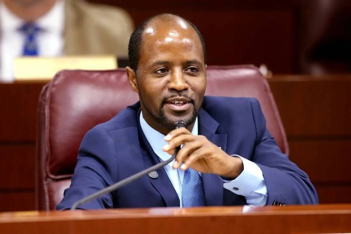 El asambleísta Alexander Assefa, D-Las Vegas, habla en el Edificio Legislativo en Carson City ...