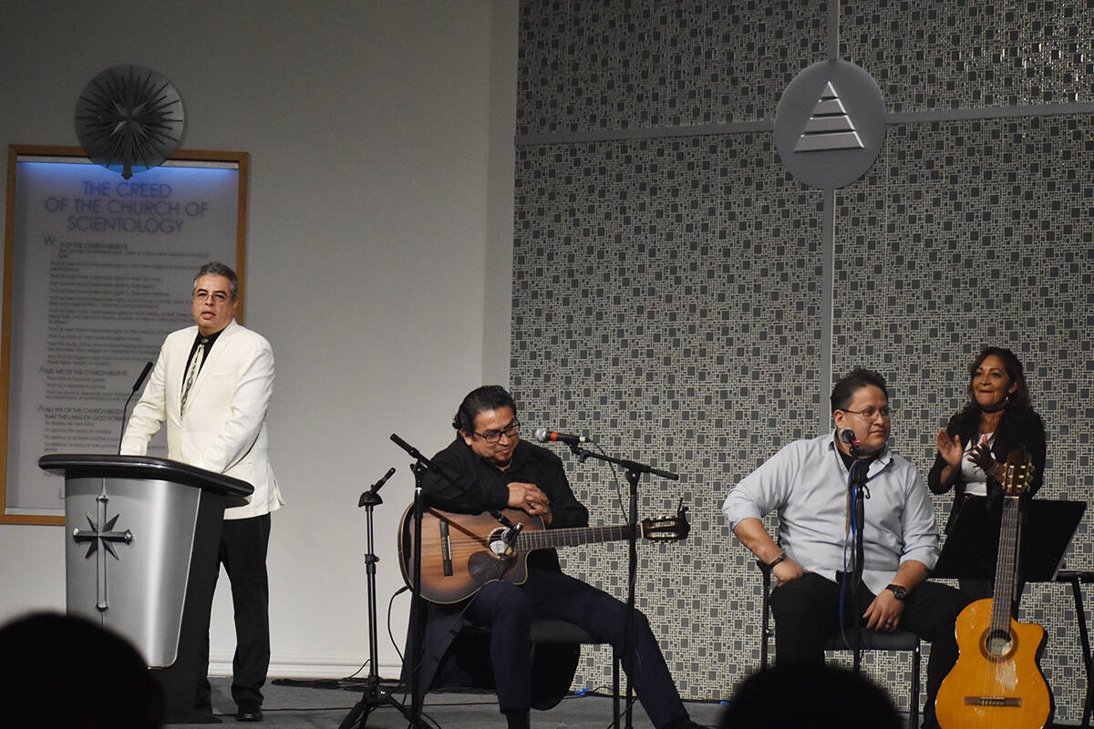 El Grupo Cultural Macondo interpretó en el evento “Noche de Trova” música que invita a re ...