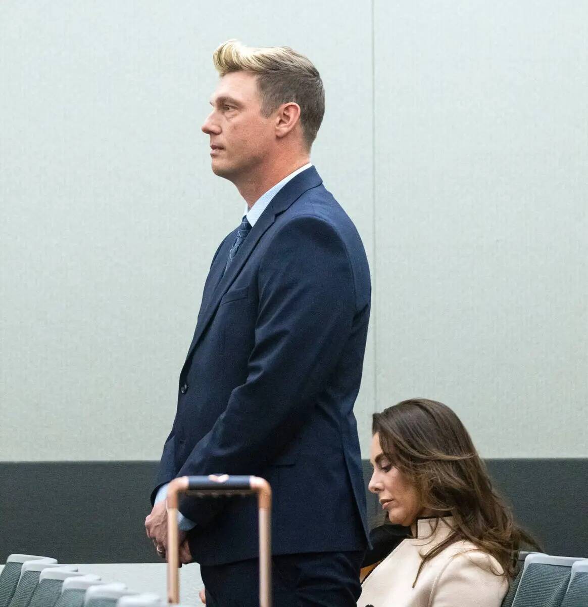 Nick Carter, miembro de los Backstreet Boys, comparece ante el tribunal con su esposa Lauren Ki ...
