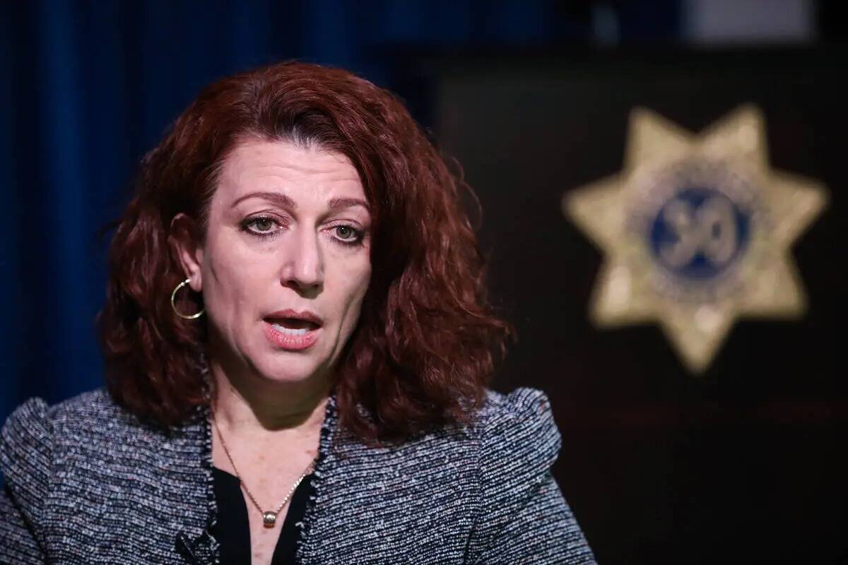 Kim Murga, directora ejecutiva de la oficina forense criminal, habla con el Review-Journal en l ...