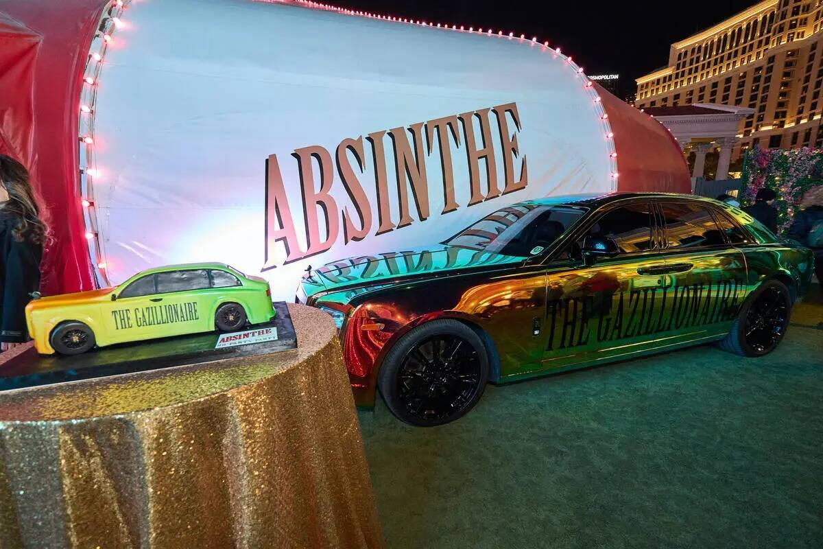 Gaz Roller se muestra durante el aniversario 12 de "Absinthe" en Caesars Palace el lunes 4 de a ...