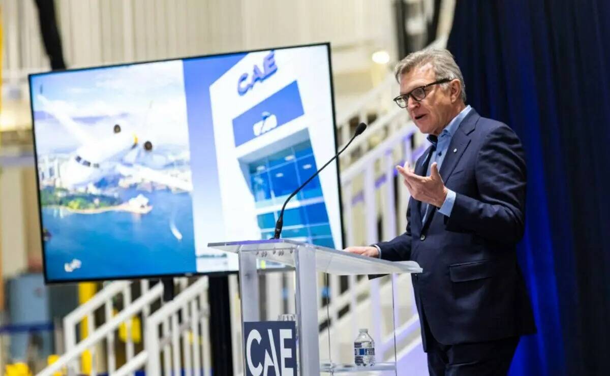 Marc Parent, presidente y director ejecutivo de Canadian Aviation Electronics (CAE), habla dura ...