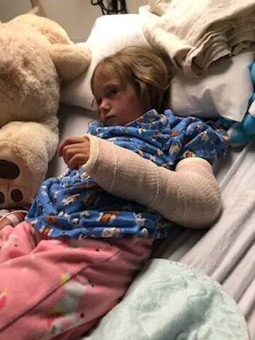 Emerson Myers, la hija de Lauren, se recupera en un hospital de Las Vegas tras sufrir una fract ...