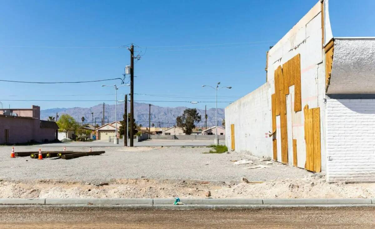 El terreno donde se ha propuesto un resort de uso mixto de 60 pisos en Historic Westside, se ve ...