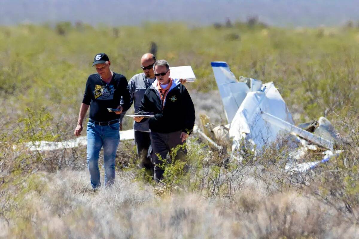 Funcionarios de la FAA investigan un accidente aéreo en el que murieron dos personas, el marte ...