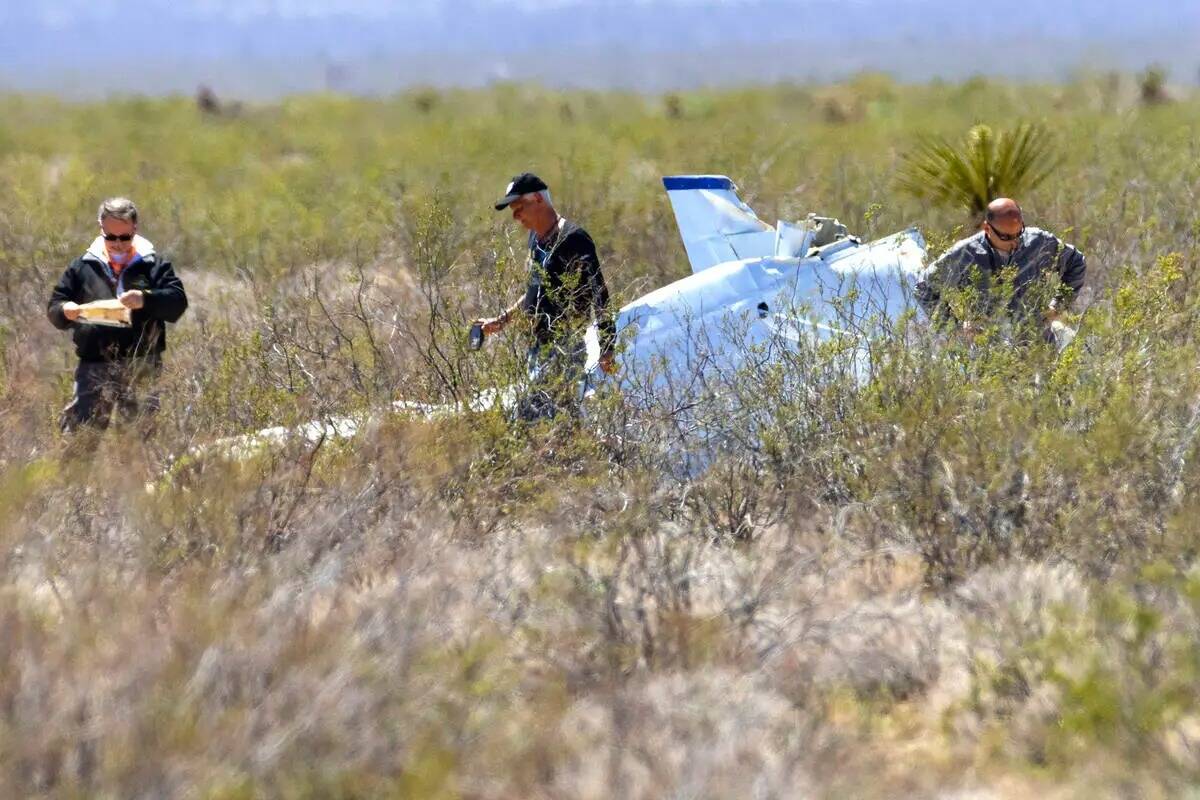 Funcionarios de la FAA investigan un accidente aéreo en el que murieron dos personas, el marte ...