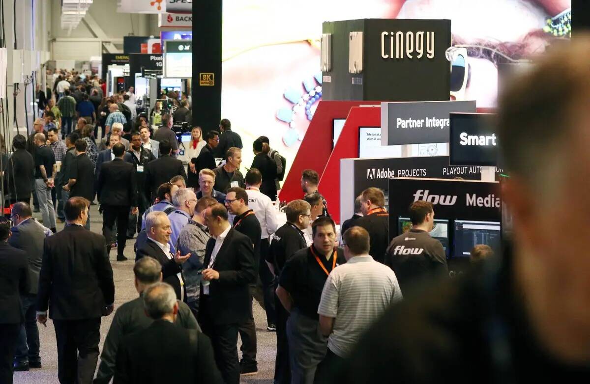 Asistentes a la feria NAB en Las Vegas Convention Center en 2019. (Bizuayehu Tesfaye Las Vegas ...