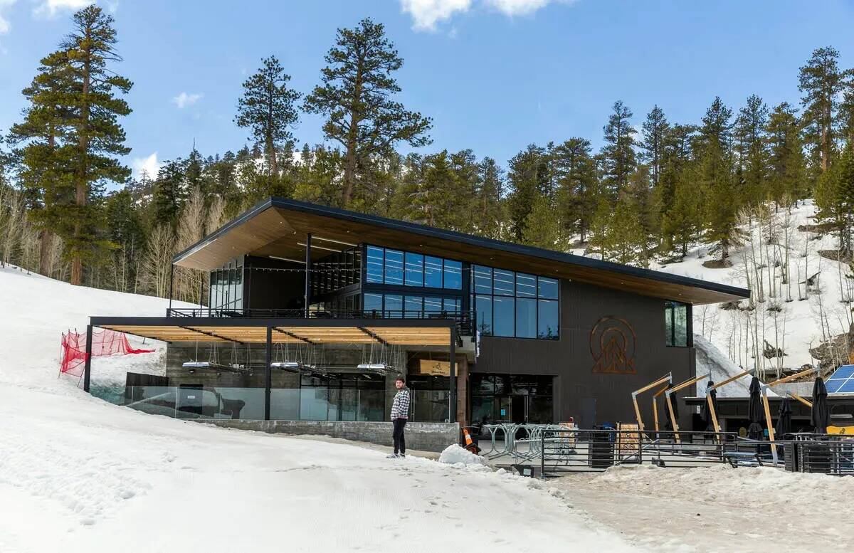 El restaurante está inactivo en un día de mantenimiento en la estación de esquí Lee Canyon ...