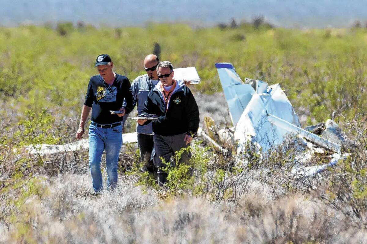 Funcionarios de la FAA investigan un accidente aéreo en el que murieron dos personas, el marte ...