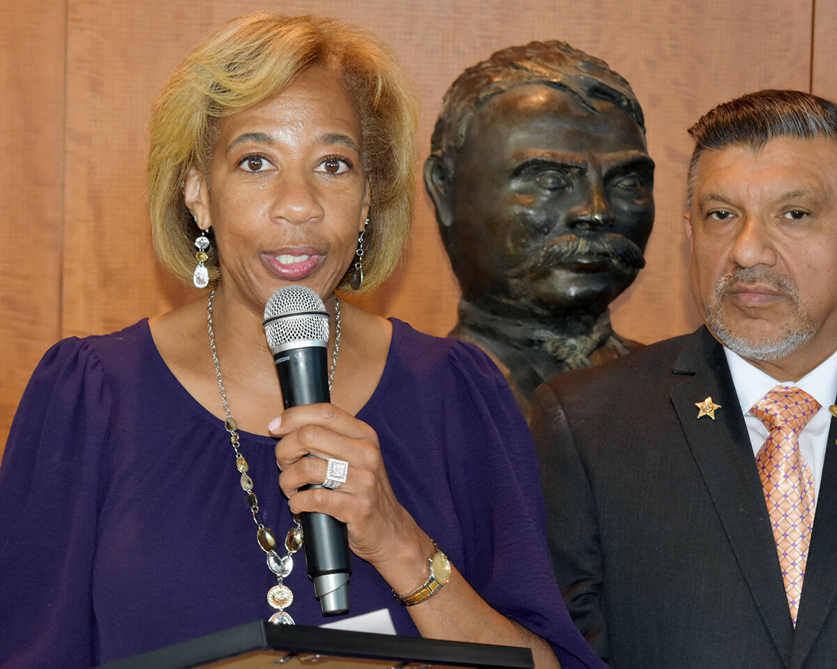 La alcaldesa de North Las Vegas, Pamela Goynes-Brown, participó del homenaje que se realizó a ...