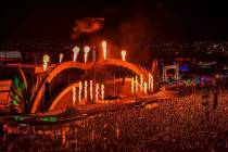 El recinto del festival está abarrotado en el Electric Daisy Carnival de 2022 en Las Vegas Mot ...