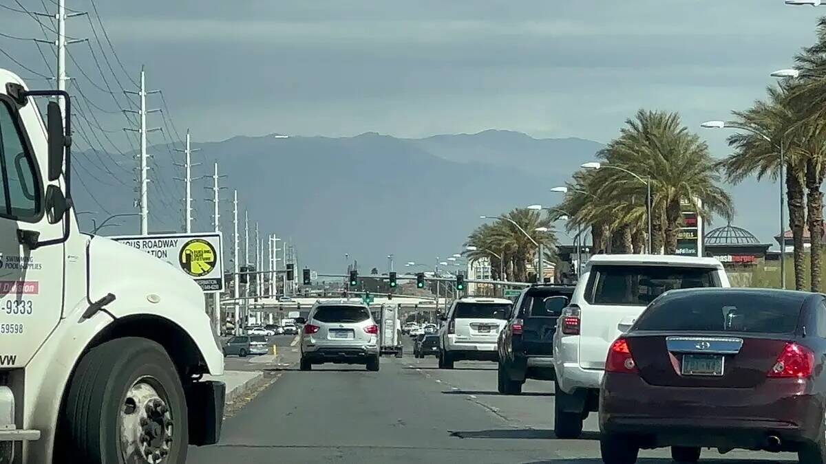 Las obras de repavimentación en Eastern Avenue entre Silverado Ranch Boulevard y Serene Avenue ...