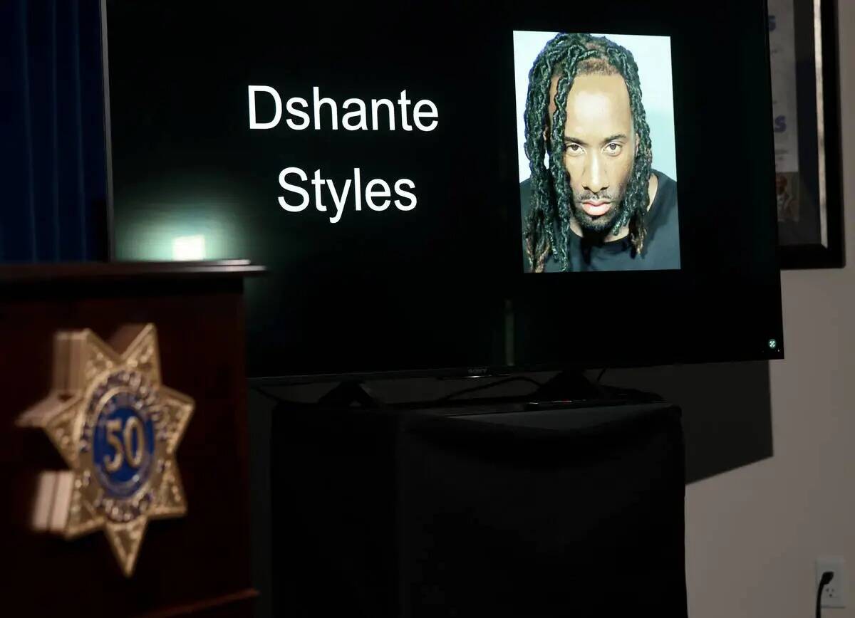 La Policía de Las Vegas muestra una ficha policial de Dshante Styles durante una rueda de pren ...