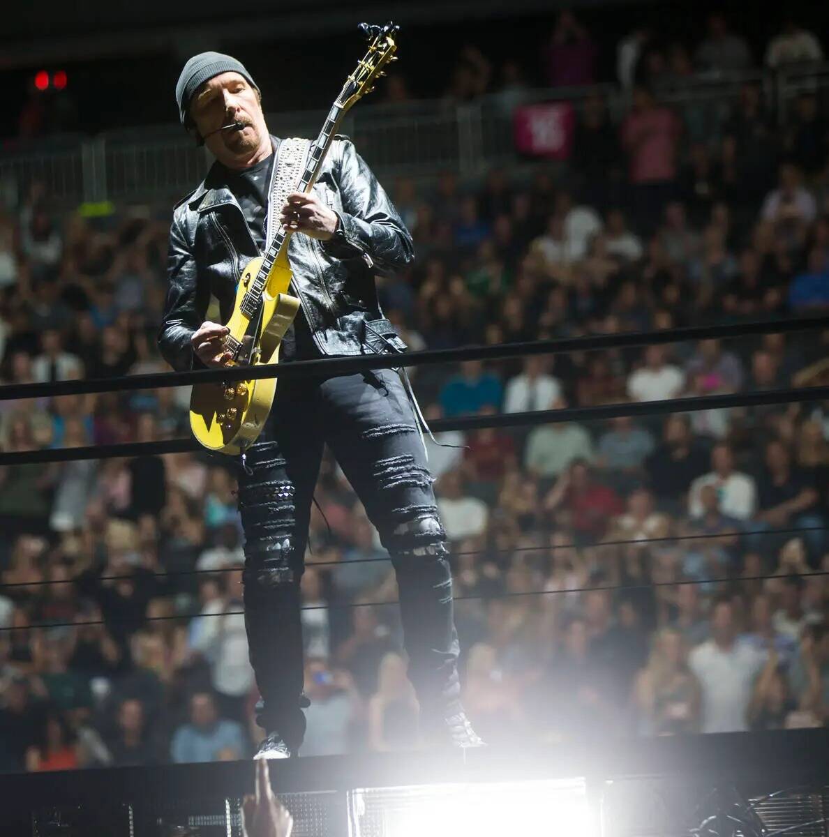 The Edge de U2 se presenta en T-Mobile Arena de Las Vegas el viernes 11 de mayo de 2018. Chase ...