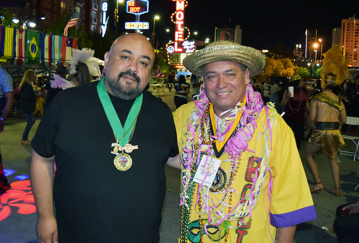 Desfile Las Vegas Carnaval Internacional Mardi Gras 2023 en el Downtown “Bolivia une al mundo ...