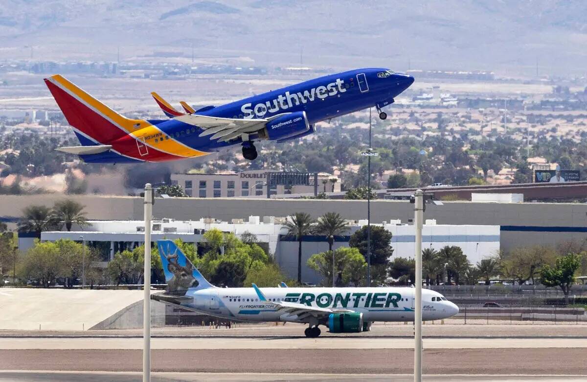 Un avión de Southwest Airlines despega del Aeropuerto Internacional Harry Reid, el viernes 21 ...