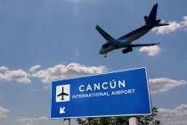 Avión aterriza en aeropuerto de Cancún, México (Foto Getty Images)