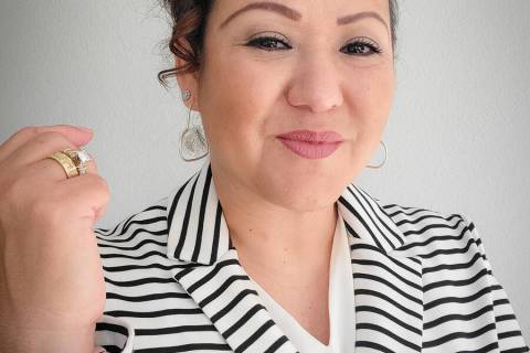 Gladys Carpo es una inmigrante de México. Es fundadora del podcast Latinos Inmigrantes y produ ...