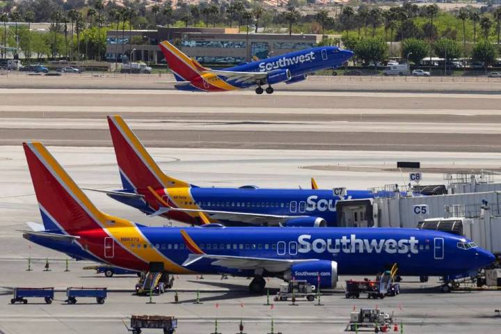 Un avión de Southwest Airlines despega del Aeropuerto Internacional Harry Reid, el viernes 21 ...